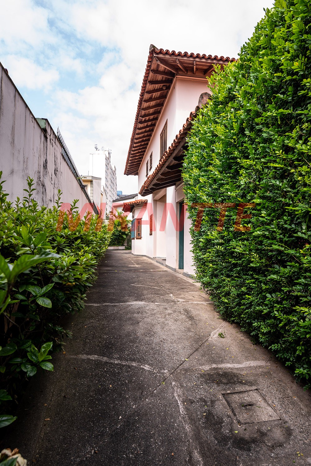 Sobrado de 300m² com 4 quartos em Sumaré