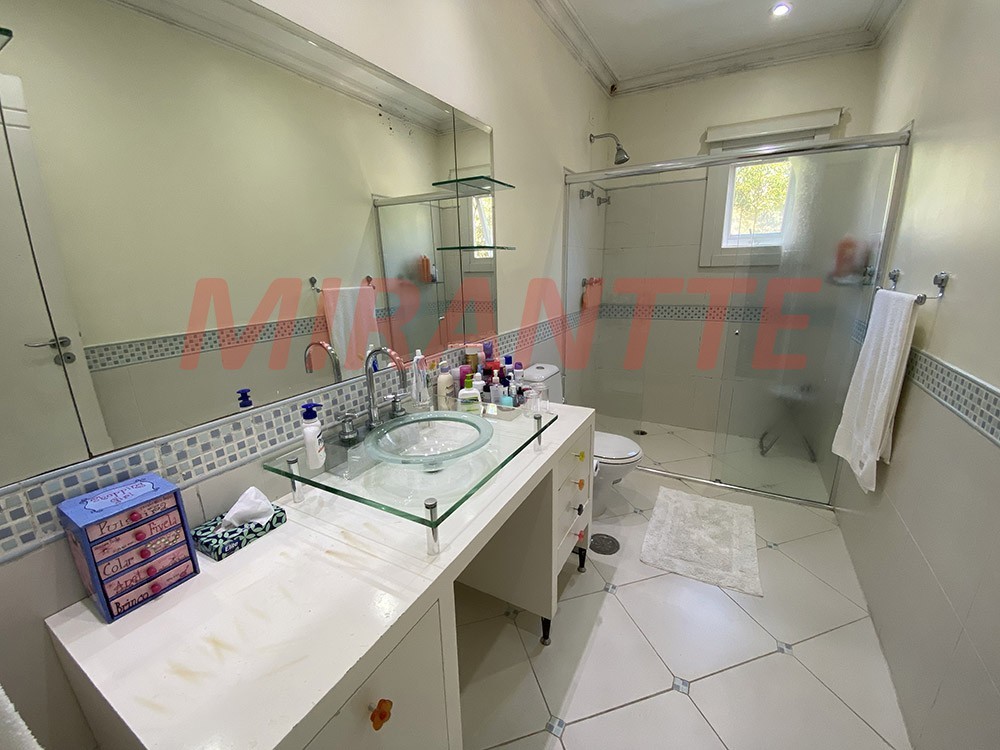 Sobrado de 650m² com 4 quartos em Jardim Itatinga