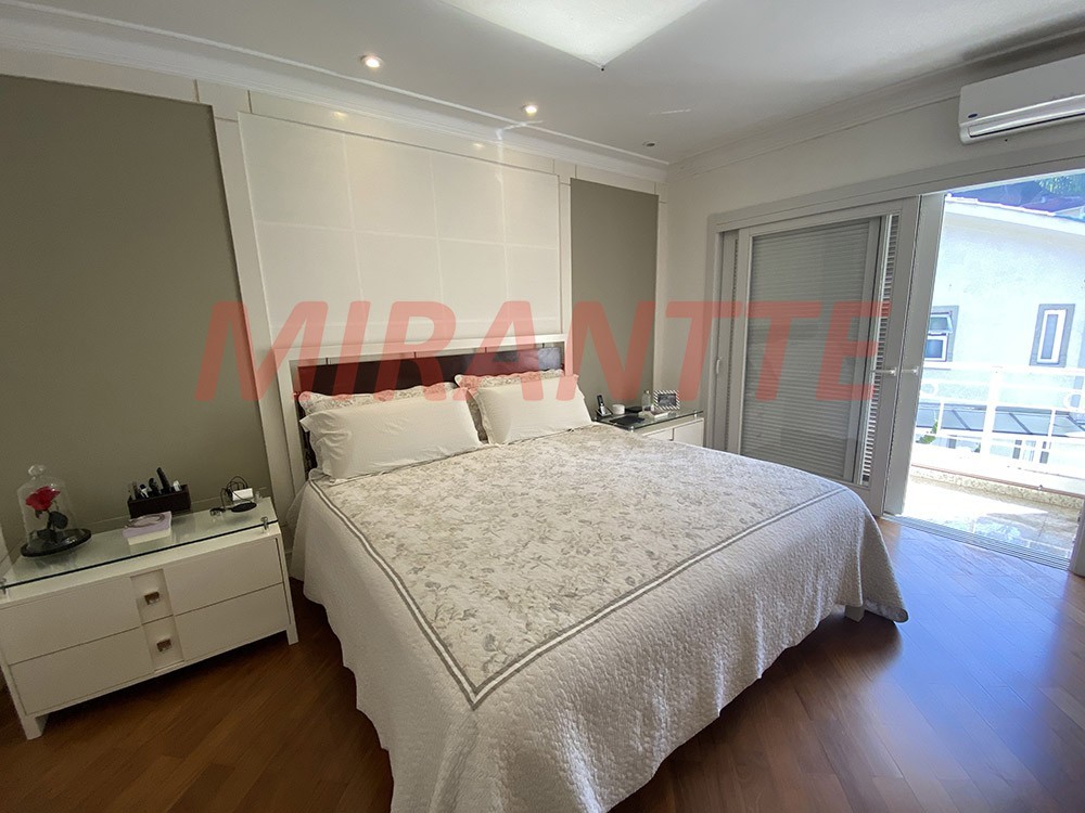 Sobrado de 650m² com 4 quartos em Jardim Itatinga