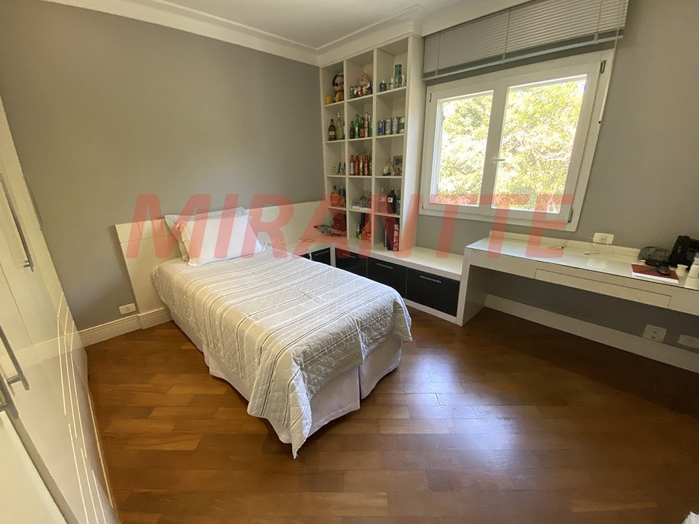 Sobrado de 650m² com 4 quartos em Jardim Itatinga