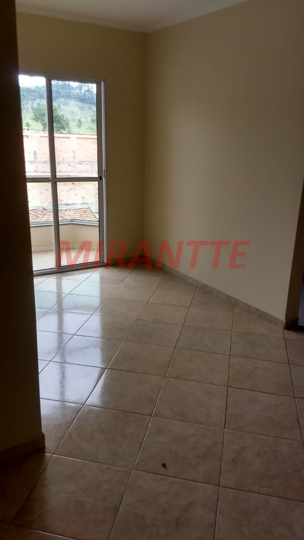 Apartamento com 2 quartos em Vila Galvão