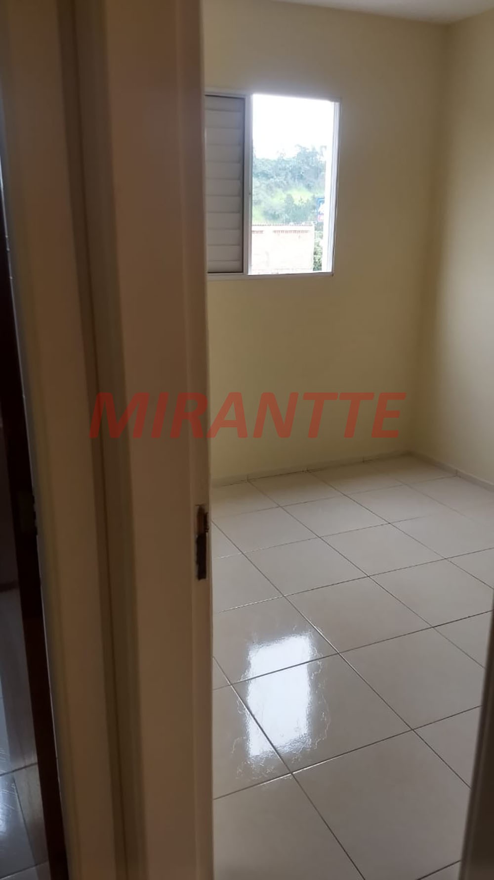 Apartamento com 2 quartos em Vila Galvão