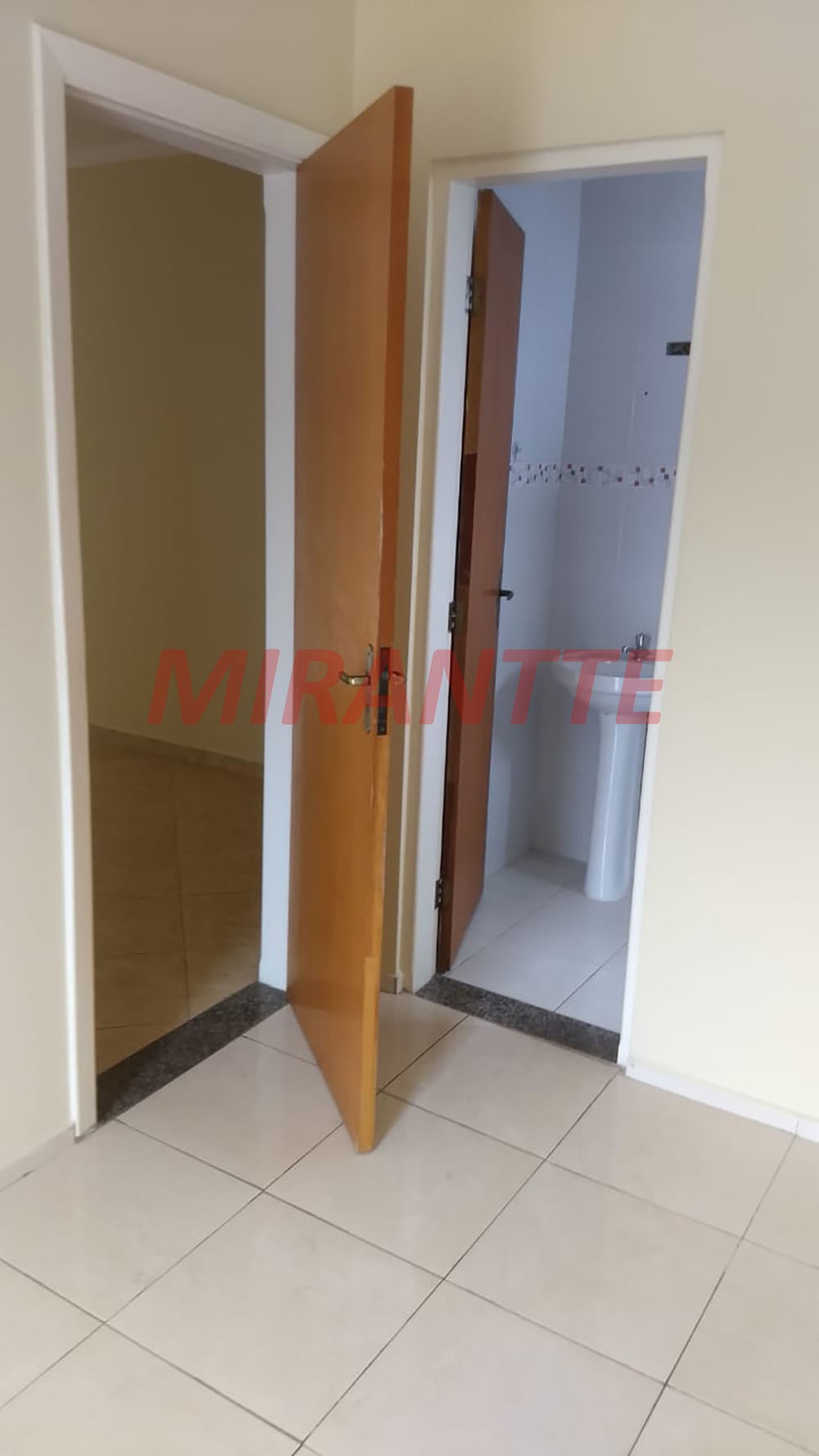 Apartamento com 2 quartos em Vila Galvão