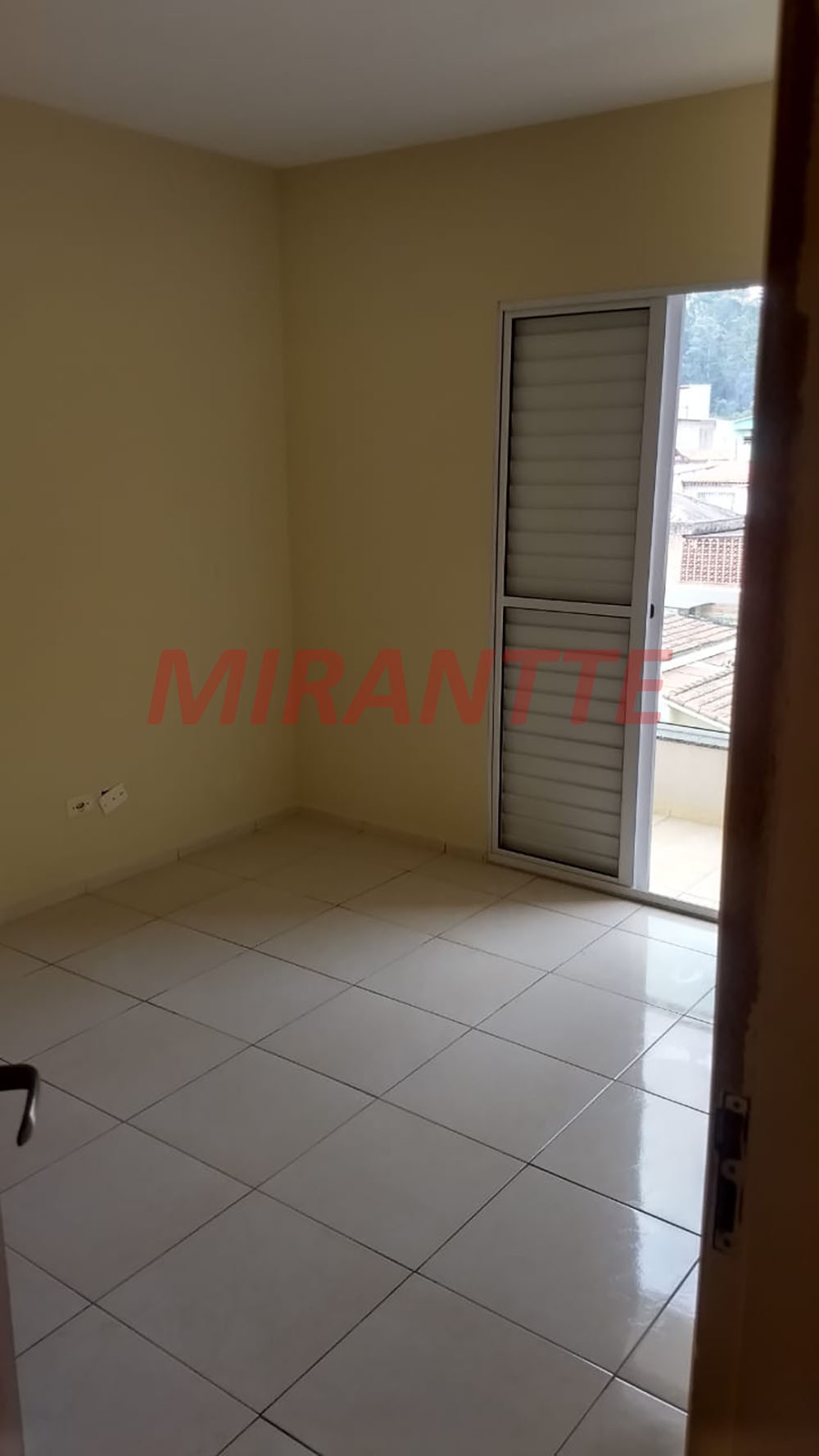 Apartamento com 2 quartos em Vila Galvão