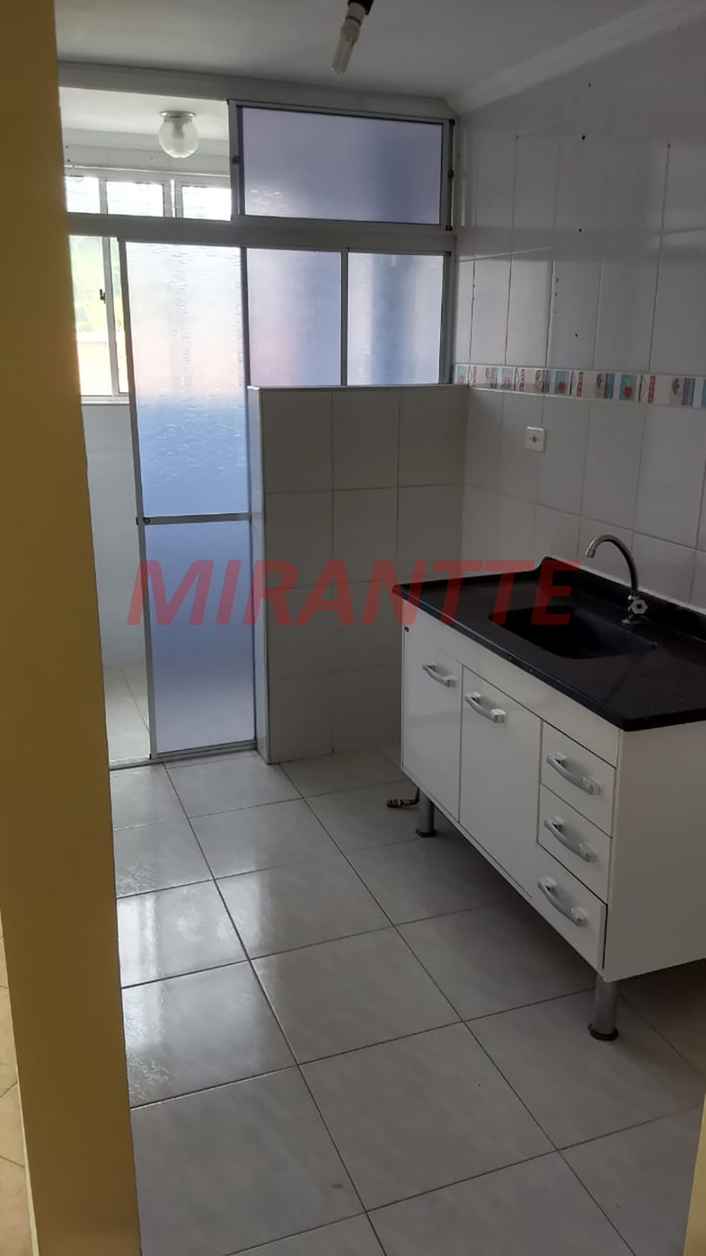 Apartamento com 2 quartos em Vila Galvão