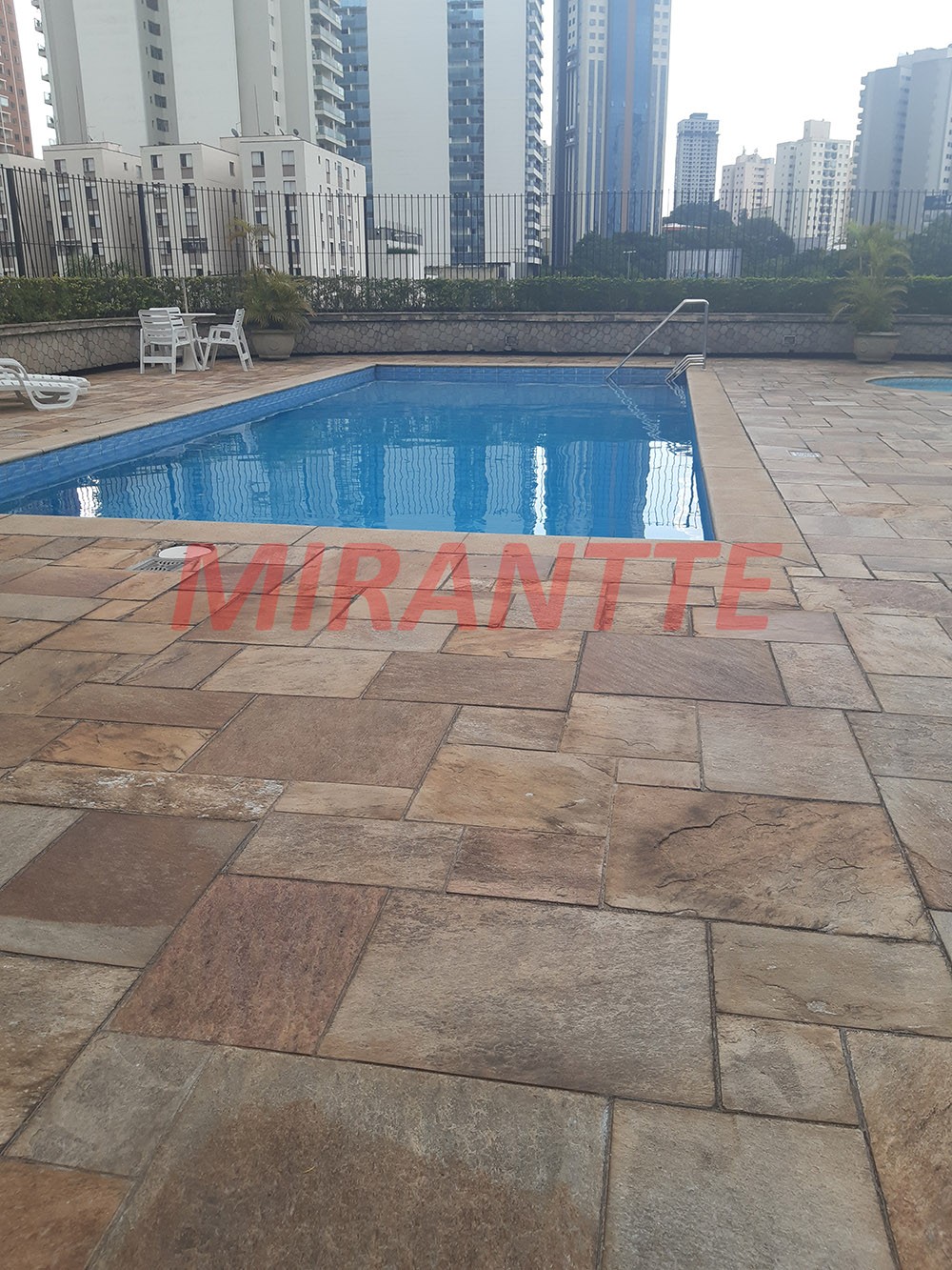 Apartamento de 168m² com 4 quartos em Centro