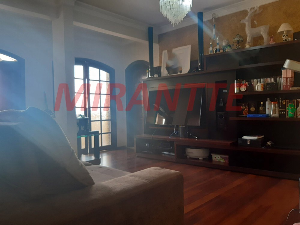 Sobrado de 326m² com 3 quartos em Vila Gustavo