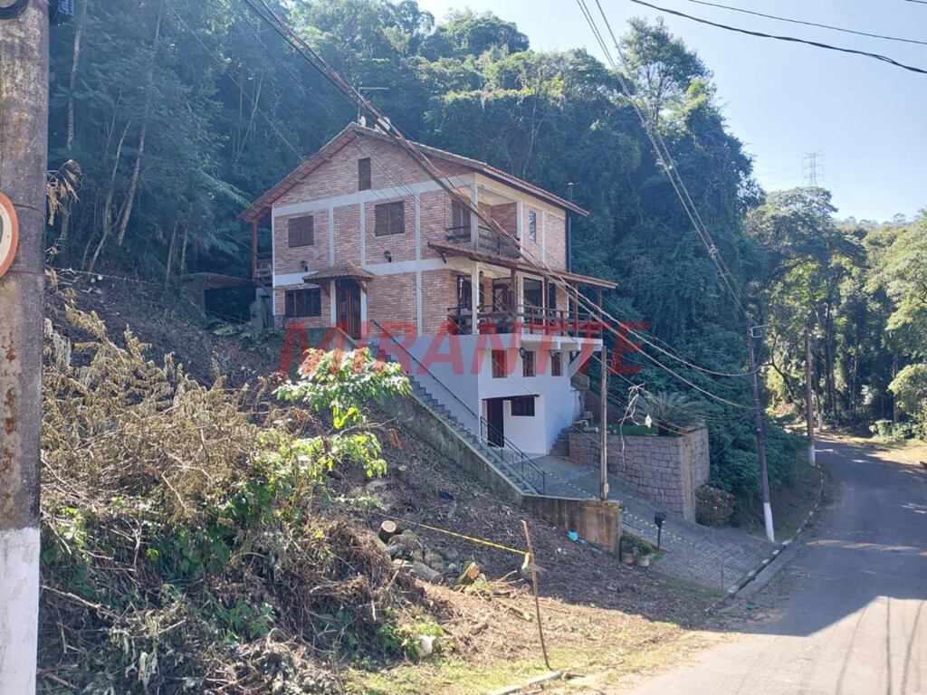 Sobrado de 170m² com 3 quartos em Serra Da Cantareira