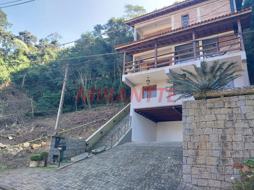 Sobrado de 170m² com 3 quartos em Serra Da Cantareira