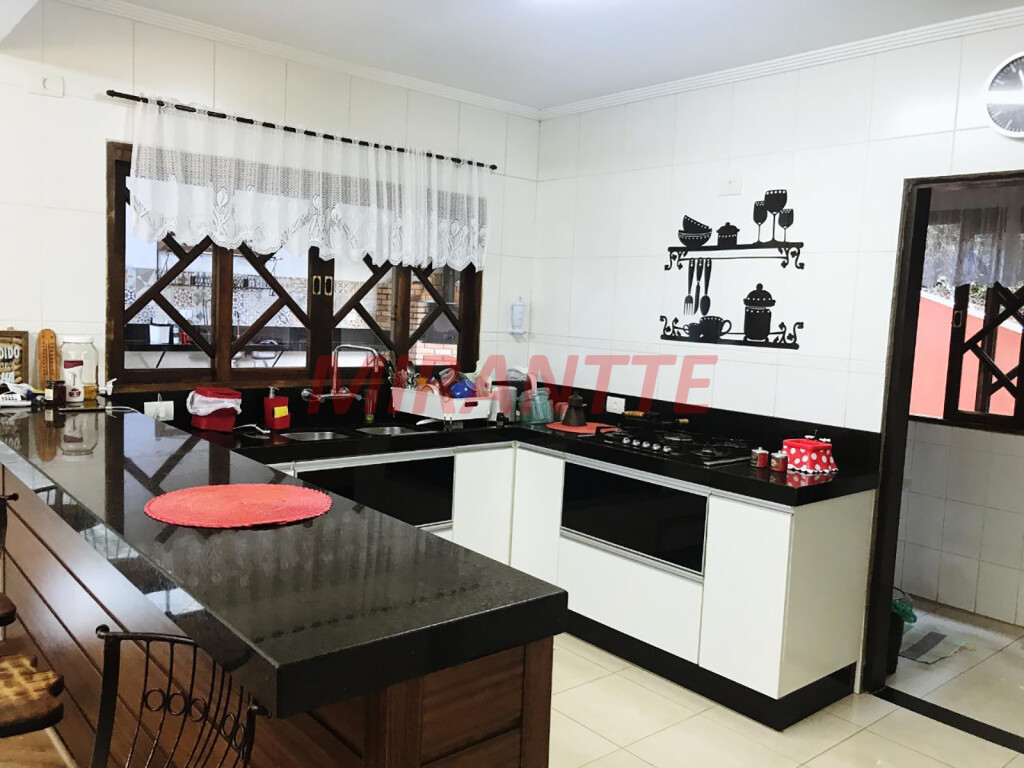 Sobrado de 170m² com 3 quartos em Serra Da Cantareira