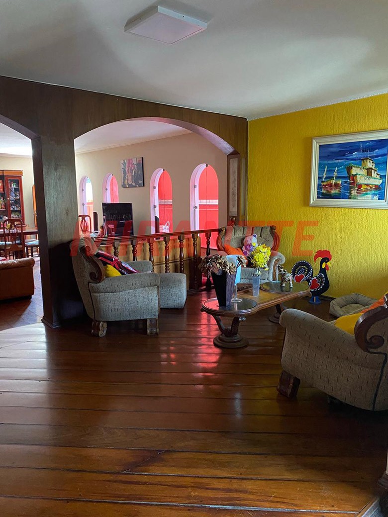 Sobrado de 507m² com 4 quartos em Vila Gustavo