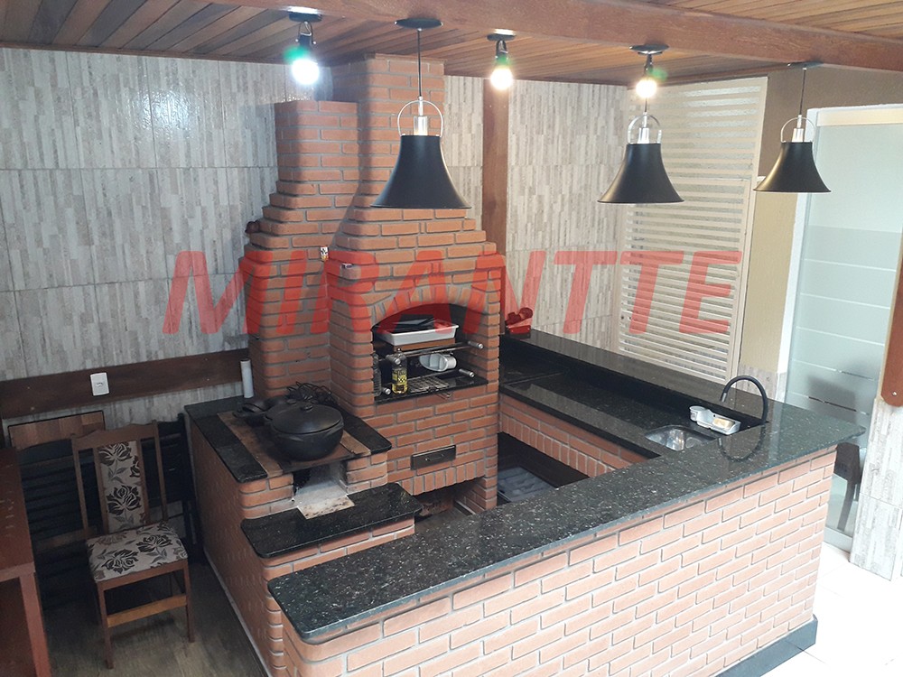 Sobrado de 400m² com 4 quartos em Jardim Guapíra