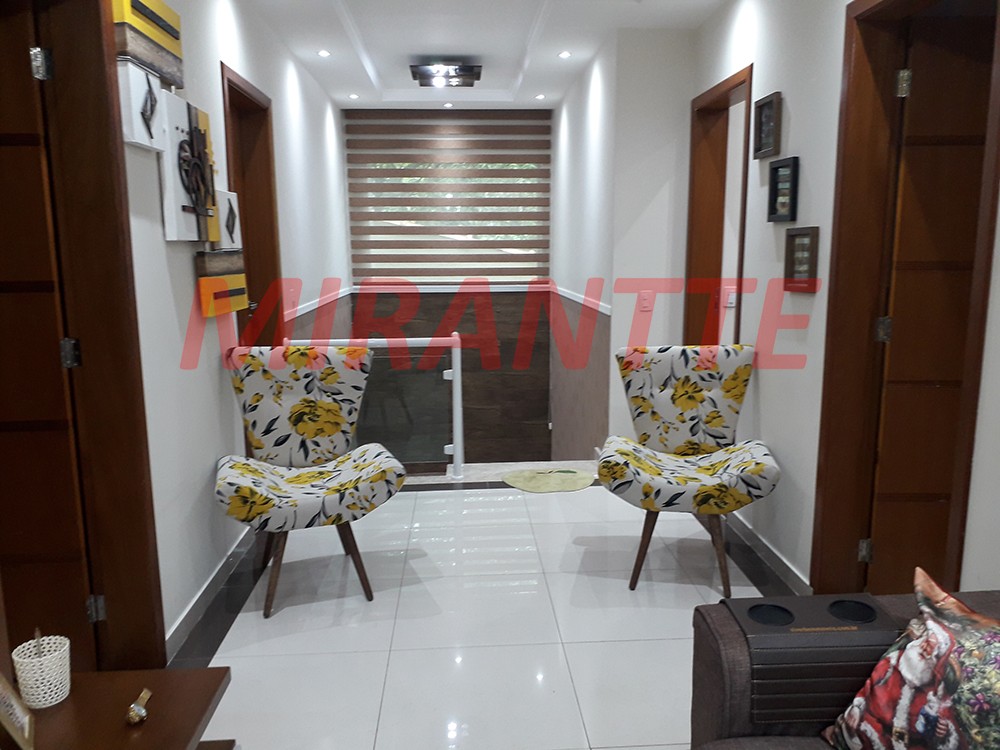 Sobrado de 400m² com 4 quartos em Jardim Guapíra