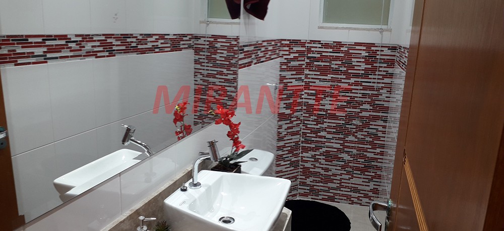 Sobrado de 400m² com 4 quartos em Jardim Guapíra