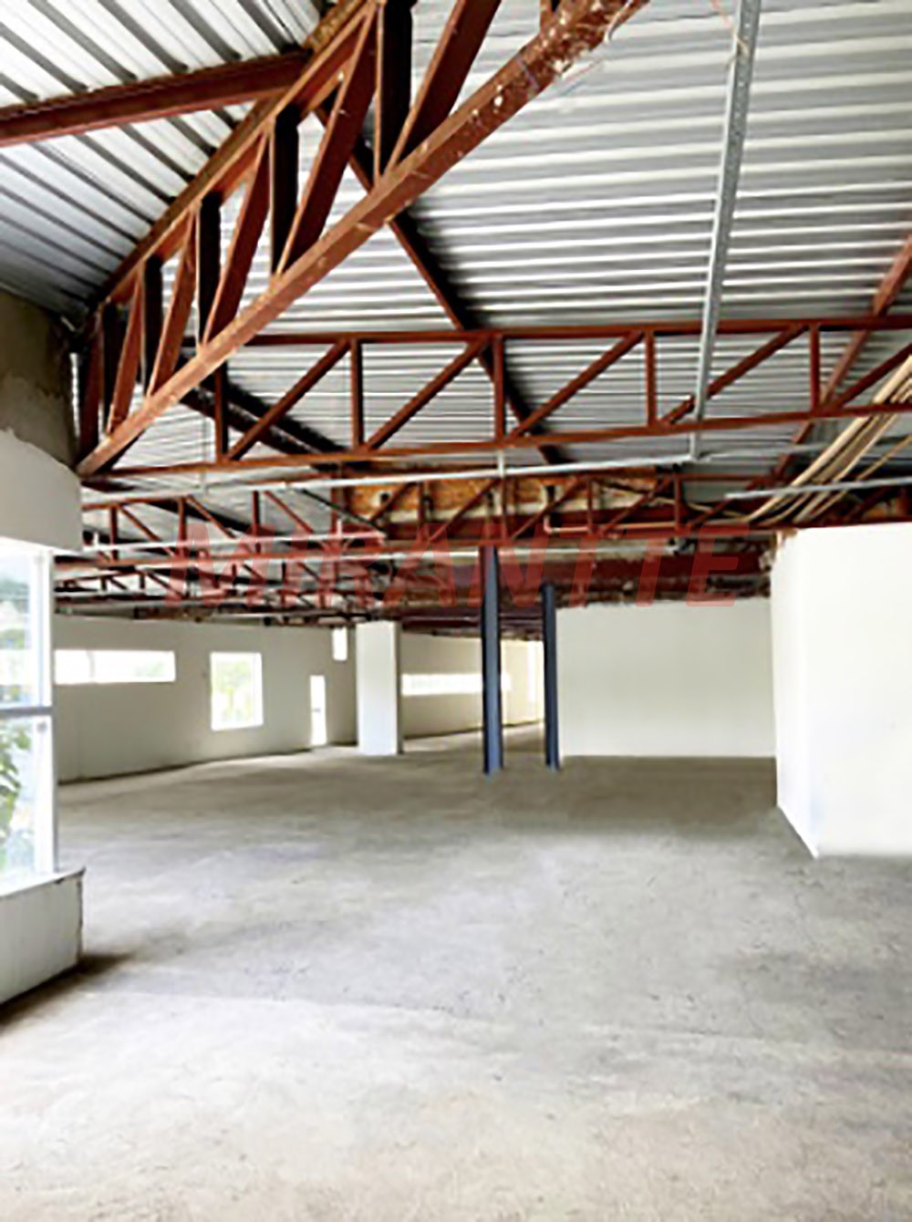 Comercial de 684m² em Imirim