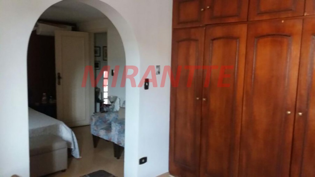 Sobrado de 252m² com 5 quartos em Jardim Virginia Bianca