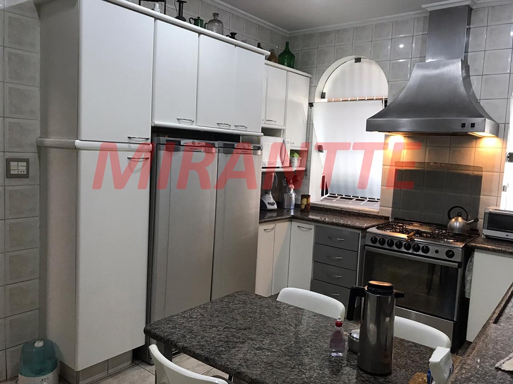 Sobrado de 252m² com 5 quartos em Jardim Virginia Bianca