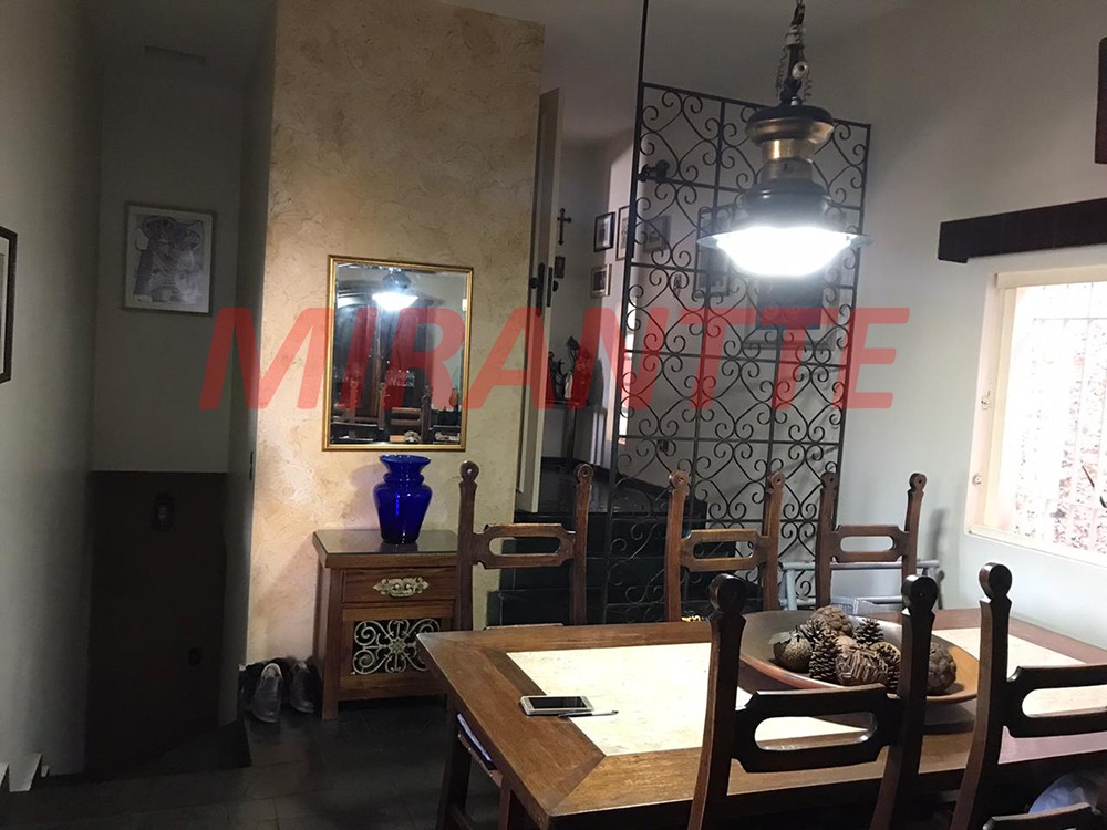 Sobrado de 252m² com 5 quartos em Jardim Virginia Bianca