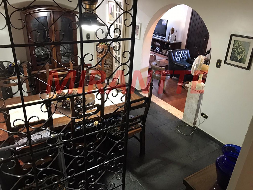 Sobrado de 252m² com 5 quartos em Jardim Virginia Bianca