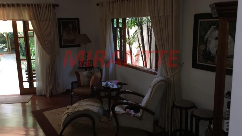 Sobrado de 450m² com 4 quartos em Serra Da Cantareira