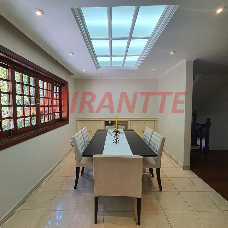 Sobrado de 450m² com 4 quartos em Serra Da Cantareira