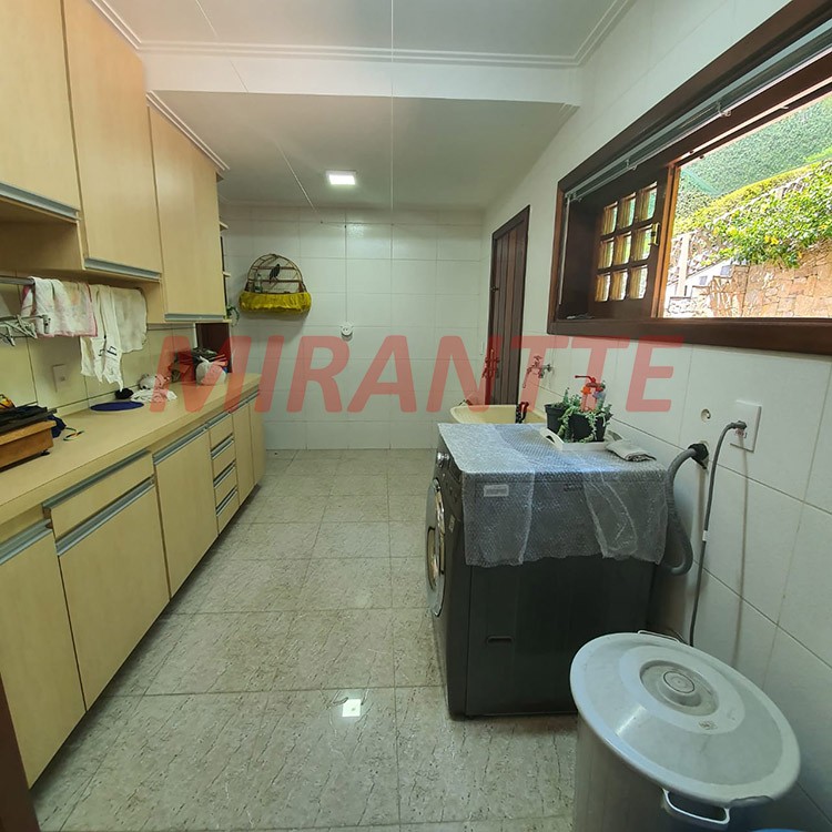 Sobrado de 450m² com 4 quartos em Serra Da Cantareira