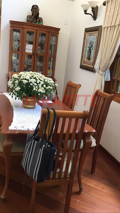Sobrado de 450m² com 4 quartos em Serra Da Cantareira