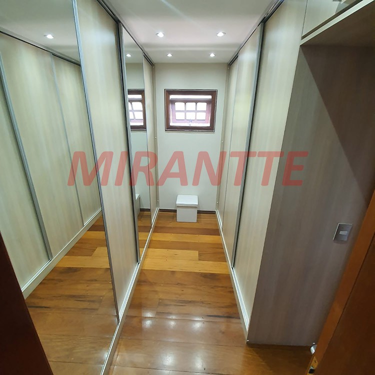 Sobrado de 450m² com 4 quartos em Serra Da Cantareira