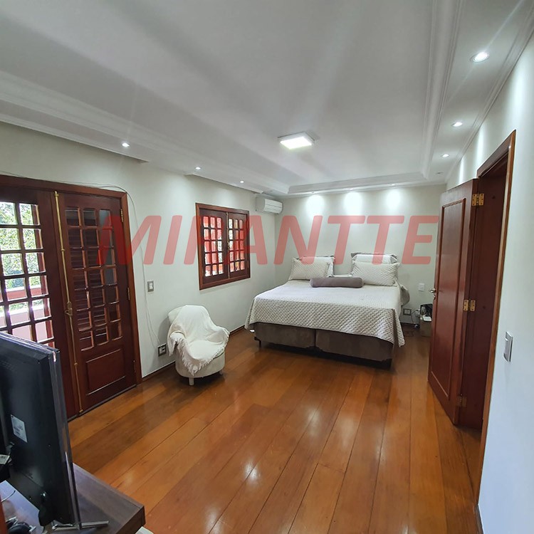 Sobrado de 450m² com 4 quartos em Serra Da Cantareira