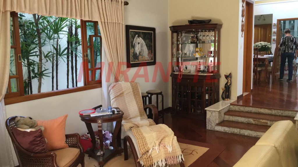 Sobrado de 450m² com 4 quartos em Serra Da Cantareira