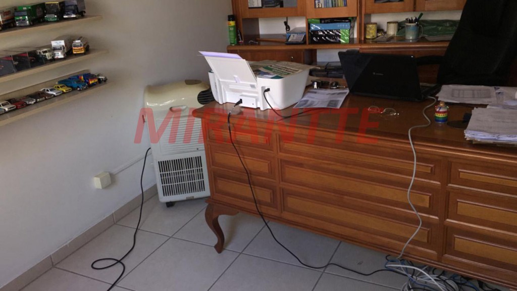 Sobrado de 450m² com 4 quartos em Serra Da Cantareira