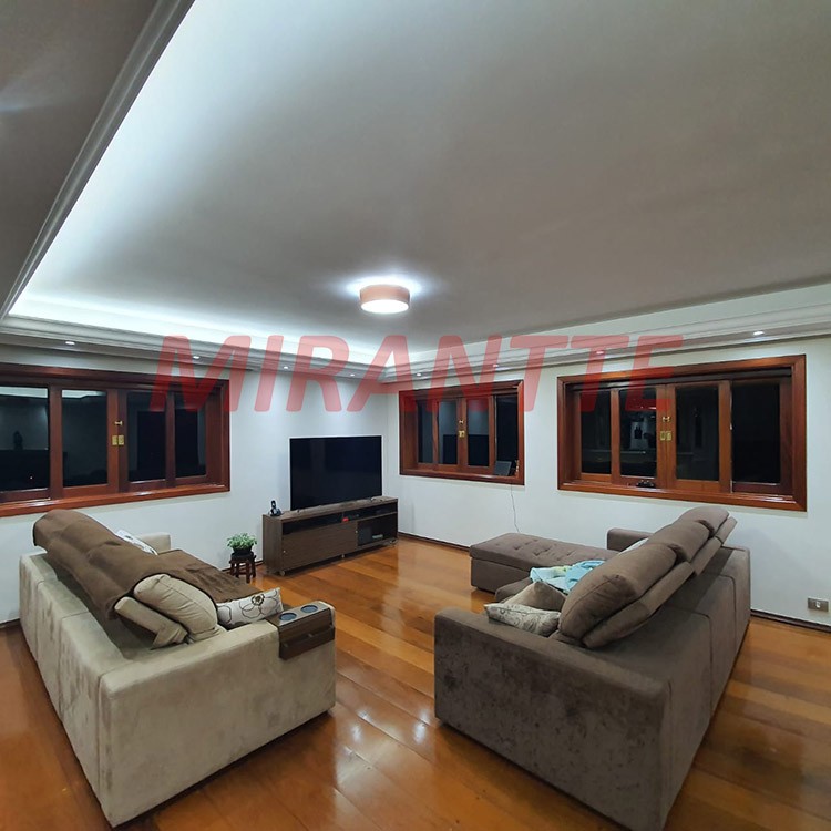 Sobrado de 450m² com 4 quartos em Serra Da Cantareira