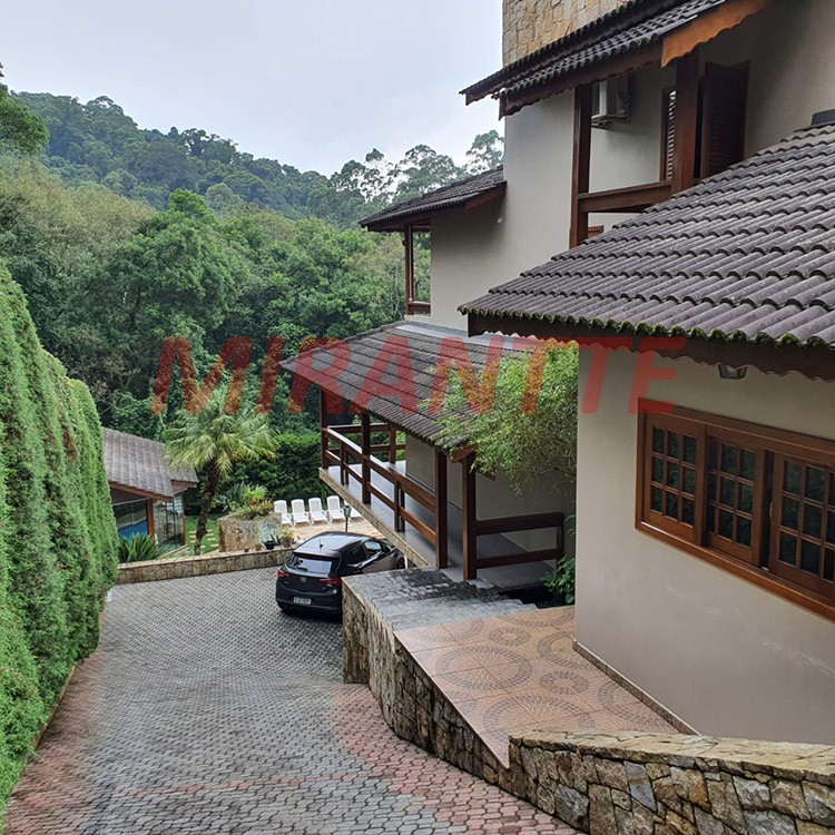 Sobrado de 450m² com 4 quartos em Serra Da Cantareira