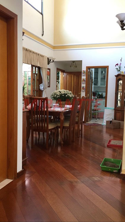 Sobrado de 450m² com 4 quartos em Serra Da Cantareira