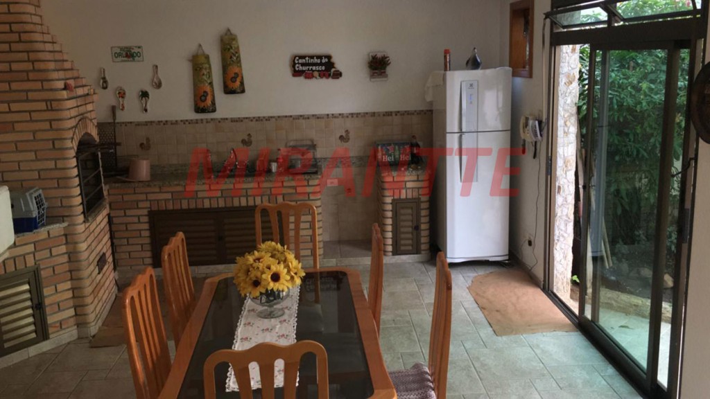 Sobrado de 450m² com 4 quartos em Serra Da Cantareira
