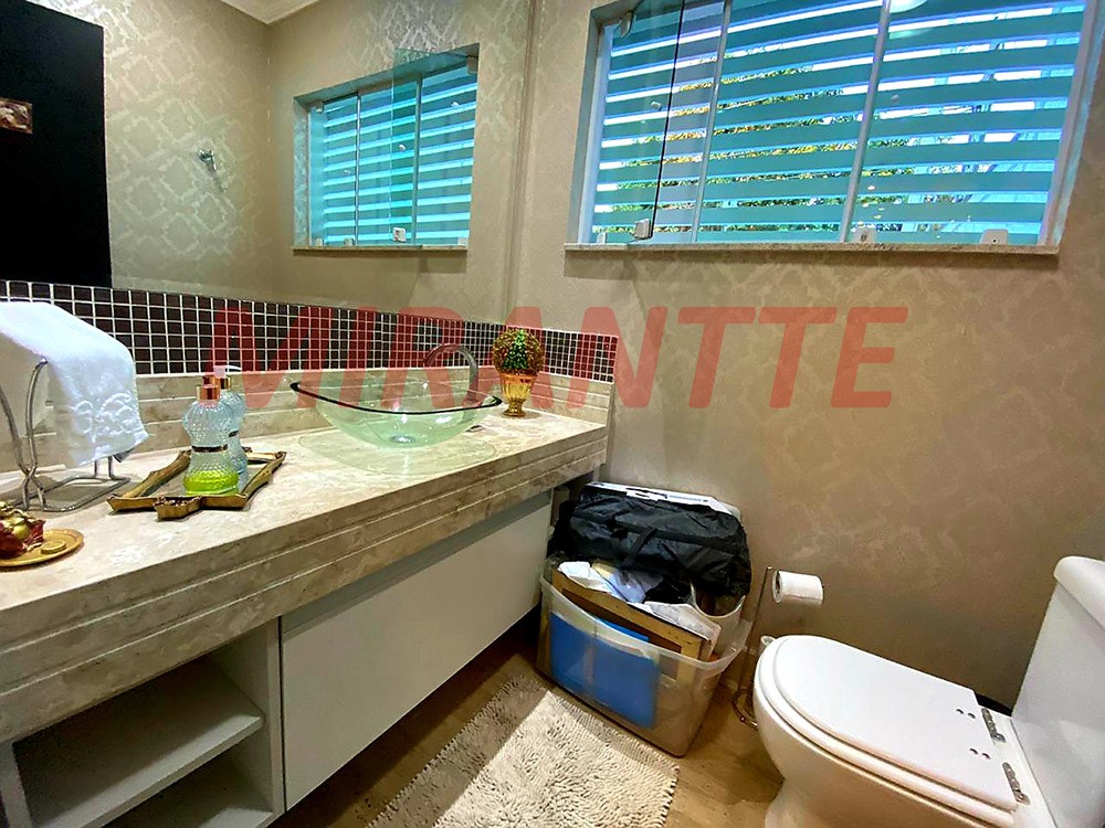 Sobrado de 197m² com 3 quartos em Santa Terezinha