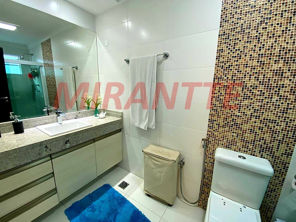 Sobrado de 197m² com 3 quartos em Santa Terezinha