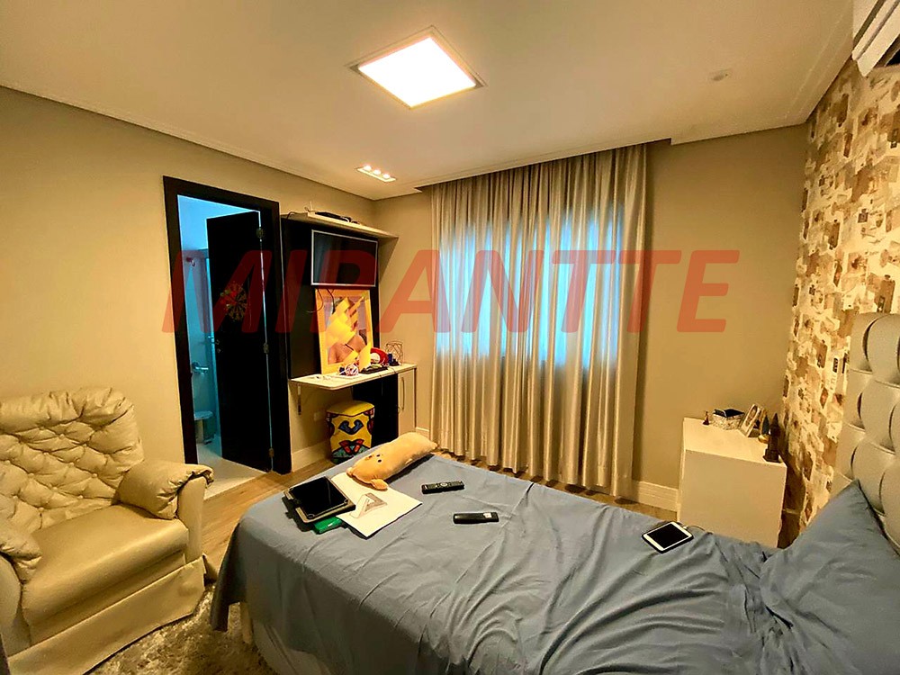 Sobrado de 197m² com 3 quartos em Santa Terezinha