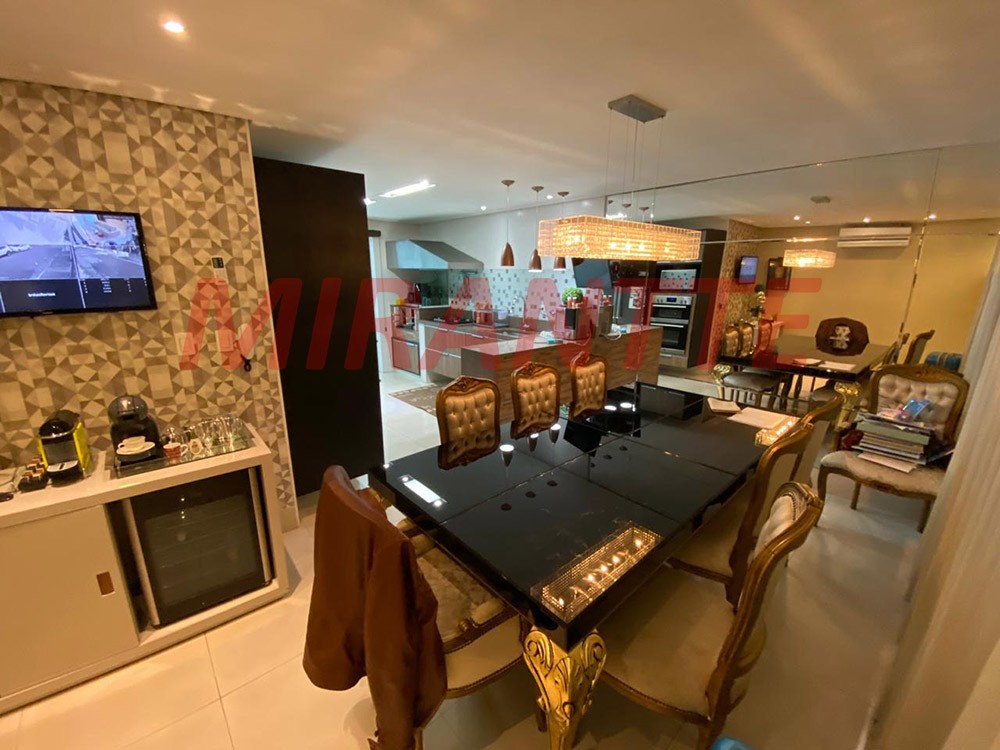 Sobrado de 197m² com 3 quartos em Santa Terezinha