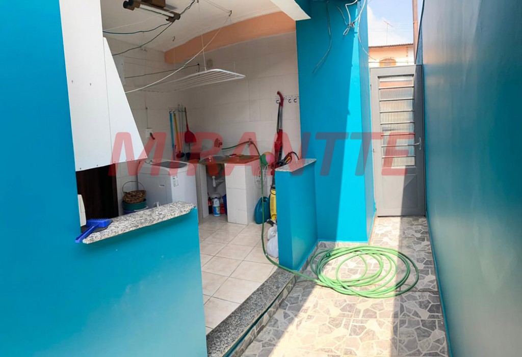 Sobrado com 3 quartos em Jardim Santa Mena