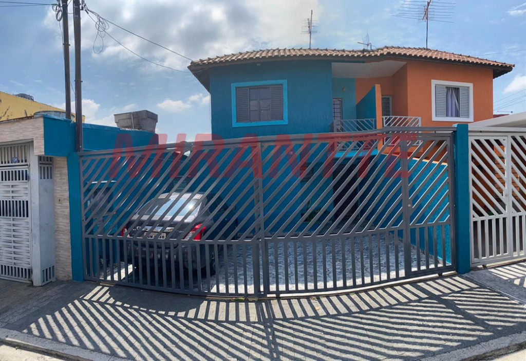 Sobrado com 3 quartos em Jardim Santa Mena