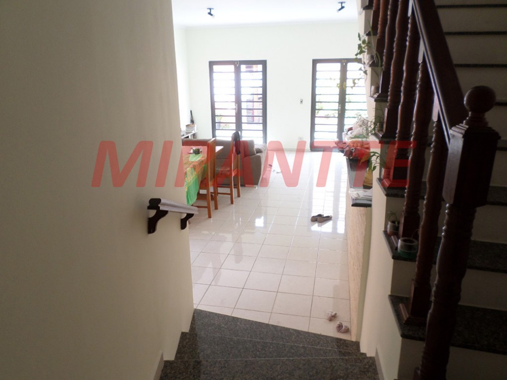 Sobrado com 3 quartos em Jardim Santa Mena