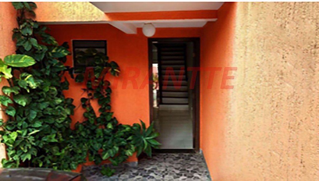 Sobrado com 3 quartos em Jardim Santa Mena