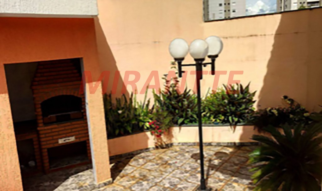 Sobrado com 3 quartos em Jardim Santa Mena