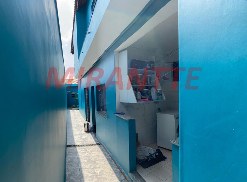 Sobrado com 3 quartos em Jardim Santa Mena