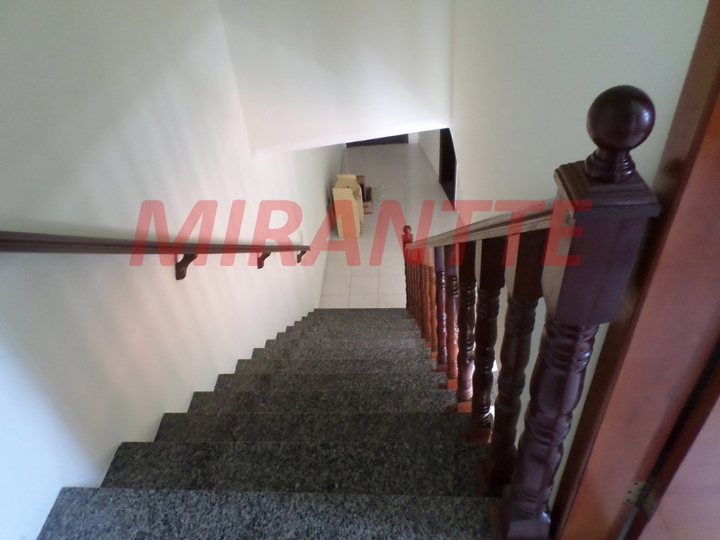 Sobrado com 3 quartos em Jardim Santa Mena