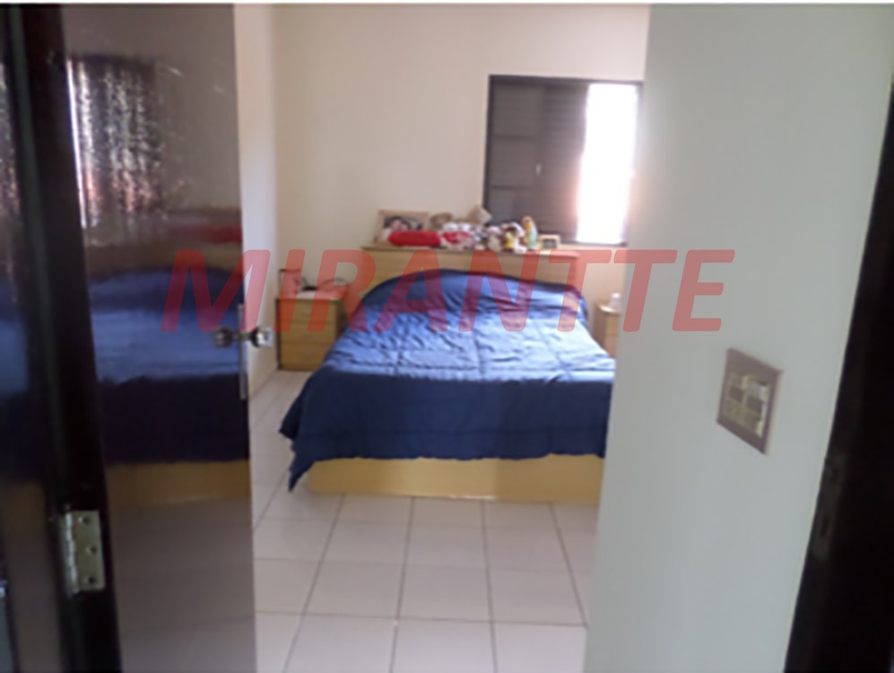 Sobrado com 3 quartos em Jardim Santa Mena