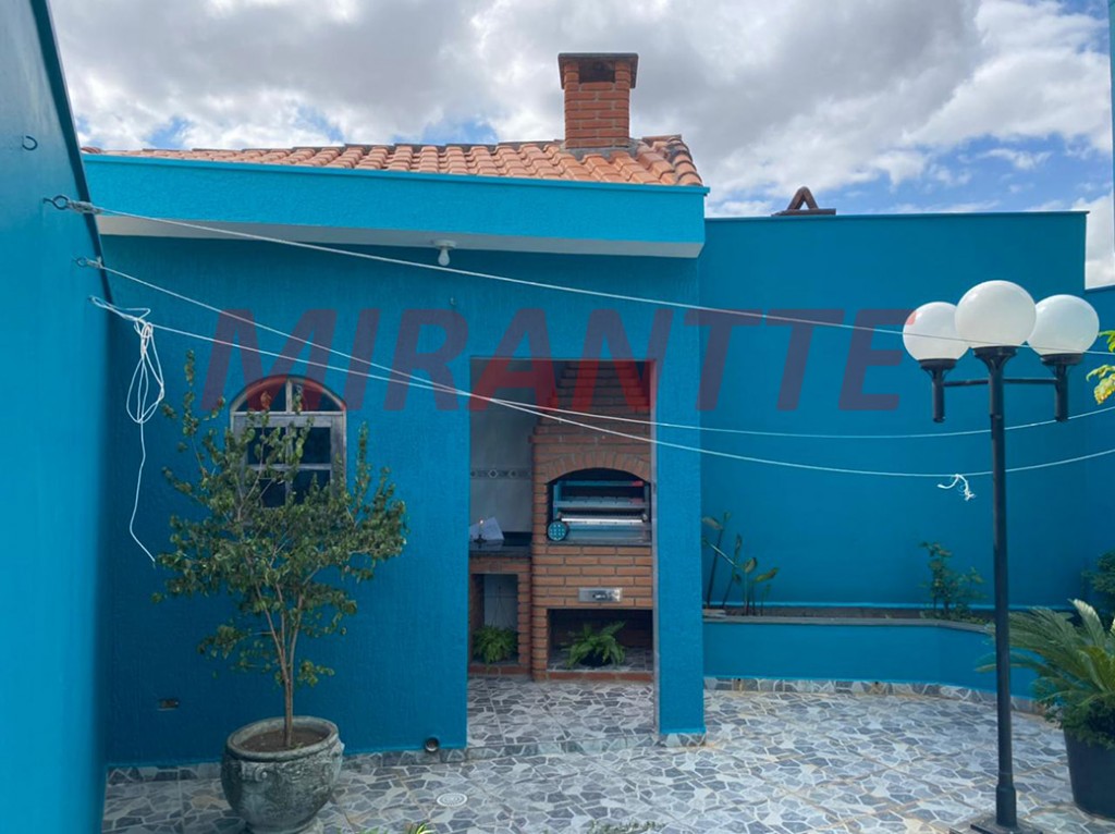 Sobrado com 3 quartos em Jardim Santa Mena
