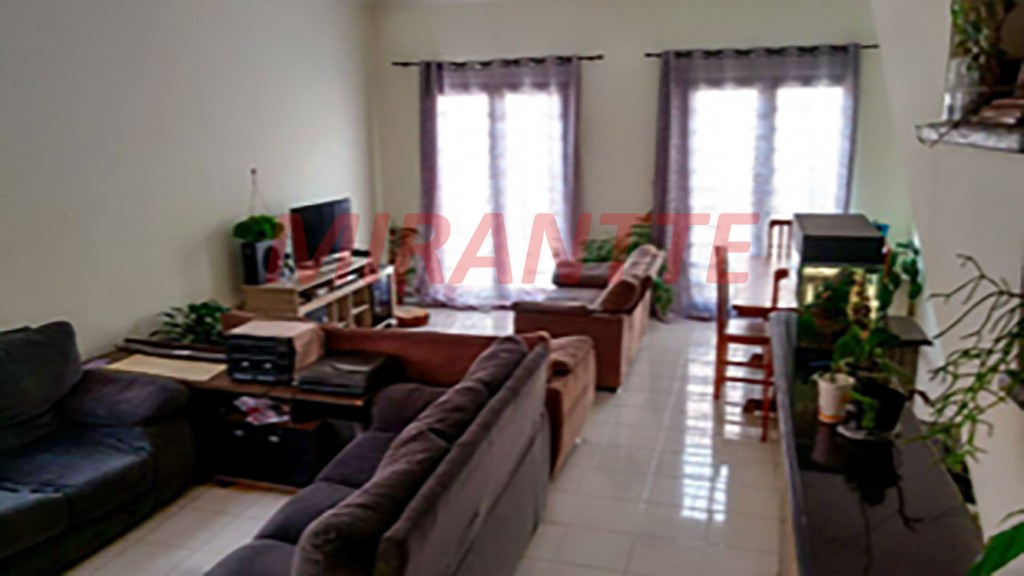 Sobrado com 3 quartos em Jardim Santa Mena