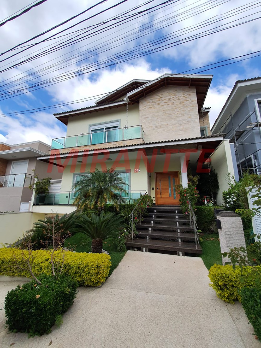 Sobrado de 600m² com 4 quartos em Horto Florestal